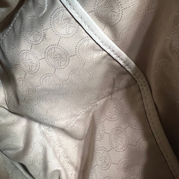 Michael Kors crossbody with adjustable shoulder strap purse - Picture 12 of 16